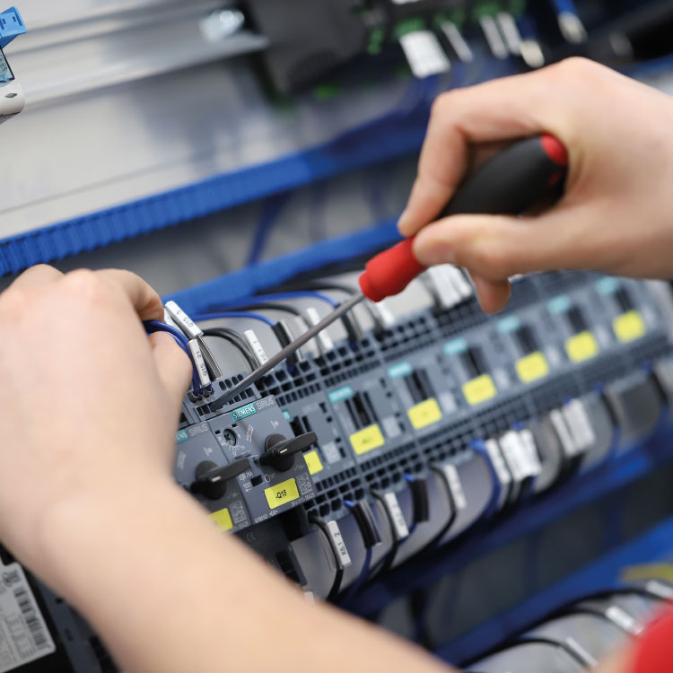 Arbeit als Mechatroniker